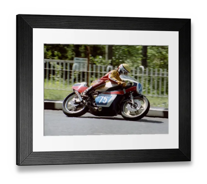 Framed Print : Phil Nichols (Yamaha) 1982 Senior TT Framed Print : Phil Nichols (Yamaha) 1982 Senior TT