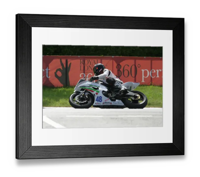 Framed Print : Stephen McIlvenna (Yamaha) 2010 Supersport TT