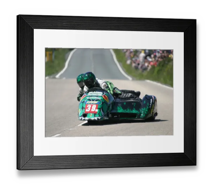Framed Print : Peter Farrelly & Jason Miller (Ireson Yamaha) 2007 Sidecar TT