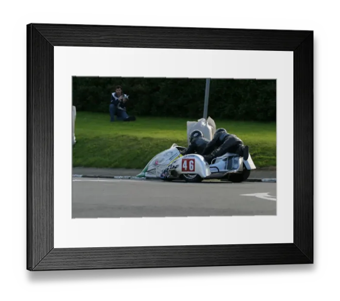 Framed Print : Peter Farrelly & Aaron Galligan (Yamaha) 2005 Sidecar TT Framed Print : Peter Farrelly & Aaron Galligan (Yamaha) 2005 Sidecar TT