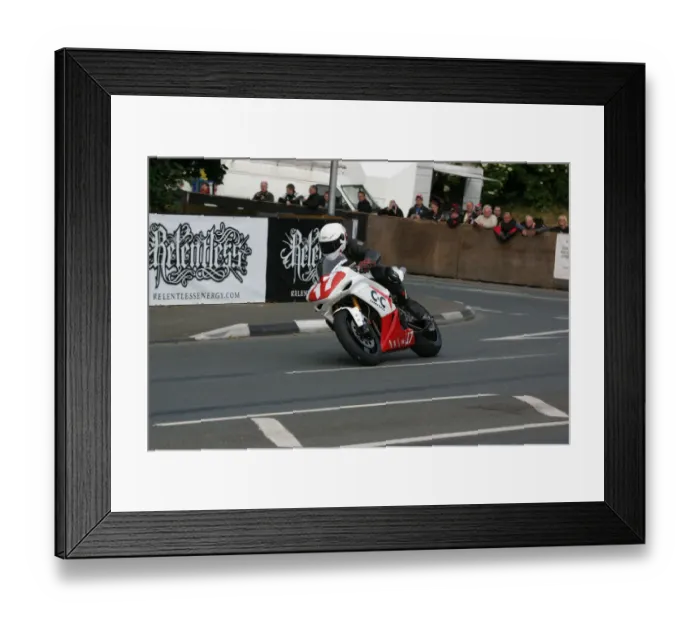 Framed Print : Mark Parrett (Yamaha) 2009 Superstock TT Framed Print : Mark Parrett (Yamaha) 2009 Superstock TT