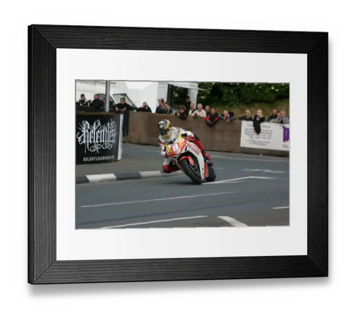 Framed Print : Guy Martin (Honda) 2009 Superstock TT