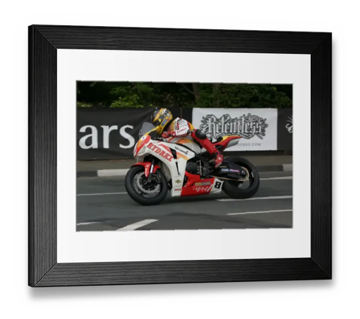 Framed Print : Guy Martin (Honda) 2009 Superstock TT Framed Print : Guy Martin (Honda) 2009 Superstock TT