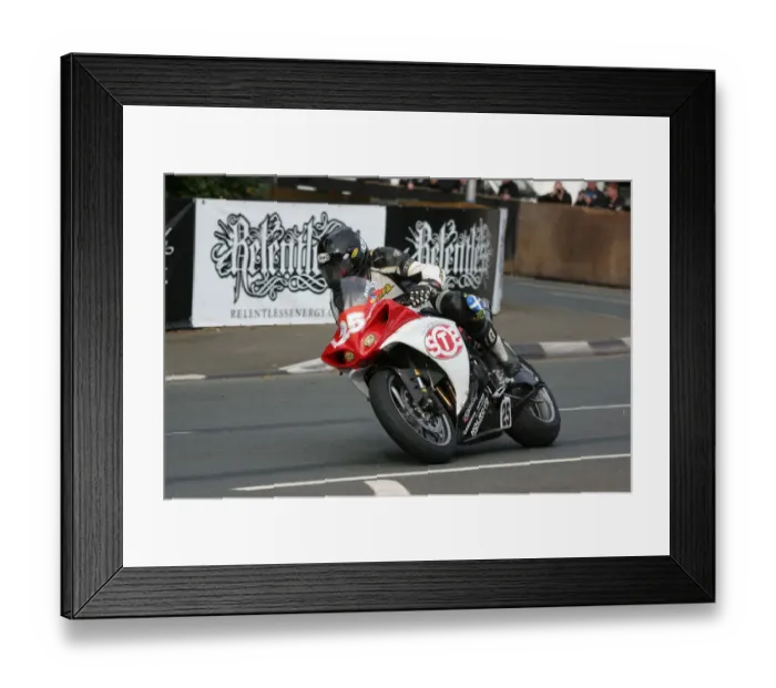 Framed Print : Mark Buckley (Yamaha) 2009 Superstock TT Framed Print : Mark Buckley (Yamaha) 2009 Superstock TT
