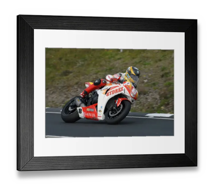 Framed Print : Guy Martin (Honda) 2009 Superstock TT Framed Print : Guy Martin (Honda) 2009 Superstock TT