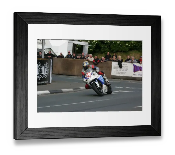 Framed Print : Paul Shoesmith (Yamaha) 2009 Superstock TT Framed Print : Paul Shoesmith (Yamaha) 2009 Superstock TT