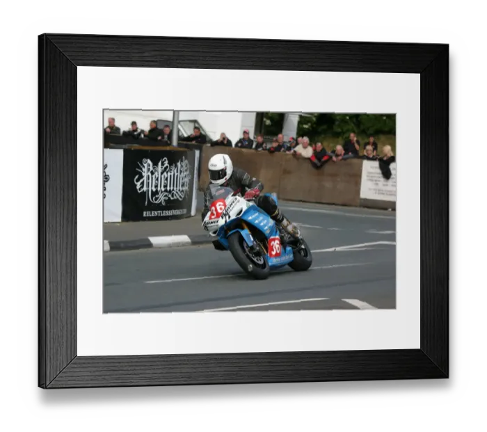 Framed Print : Paul Dobbs (Yamaha) 2009 Superstock TT Framed Print : Paul Dobbs (Yamaha) 2009 Superstock TT
