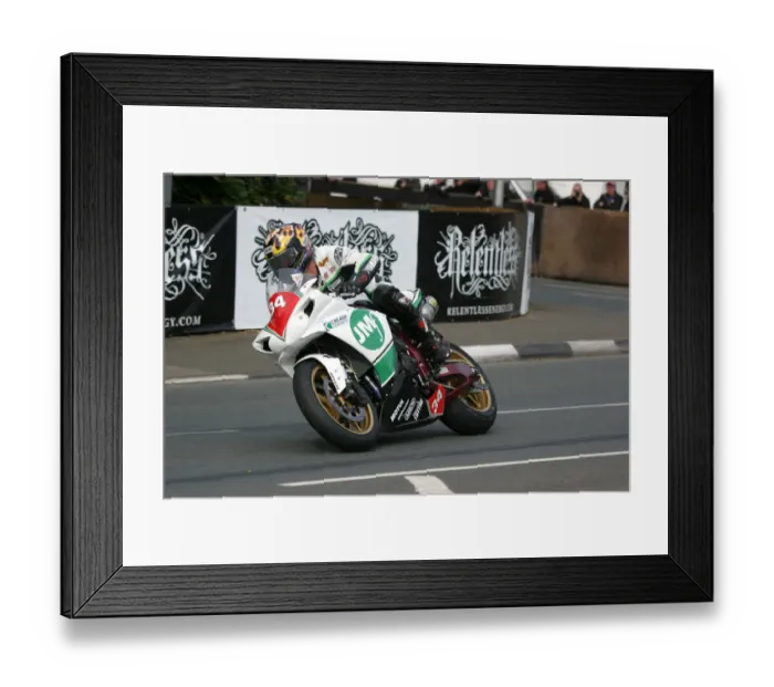 Framed Print : Jimmy Moore (Yamaha) 2009 Superstock TT