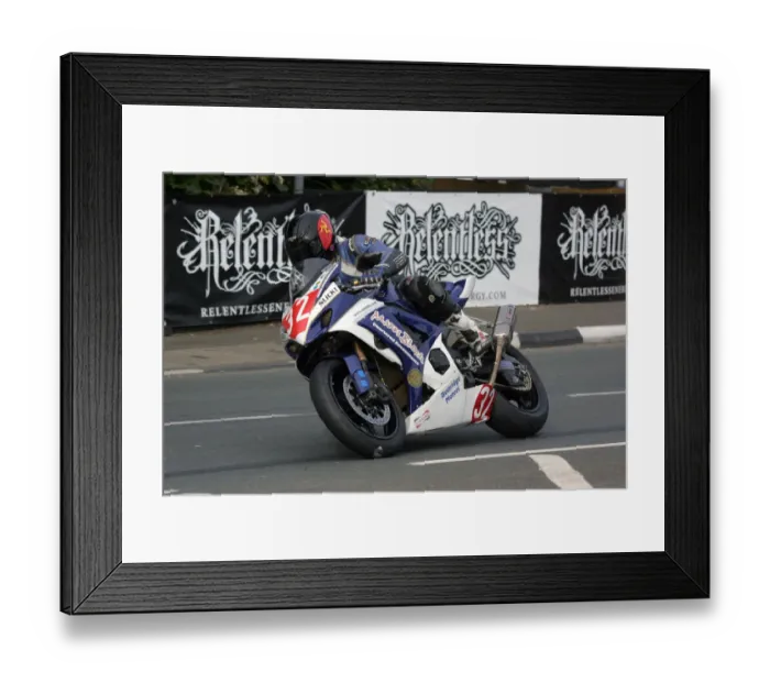Framed Print : Dan Kneen (Suzuki) 2009 Superstock TT Framed Print : Dan Kneen (Suzuki) 2009 Superstock TT
