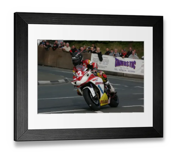 Framed Print : Ben Wylie (Yamaha) 2009 Superstock TT Framed Print : Ben Wylie (Yamaha) 2009 Superstock TT
