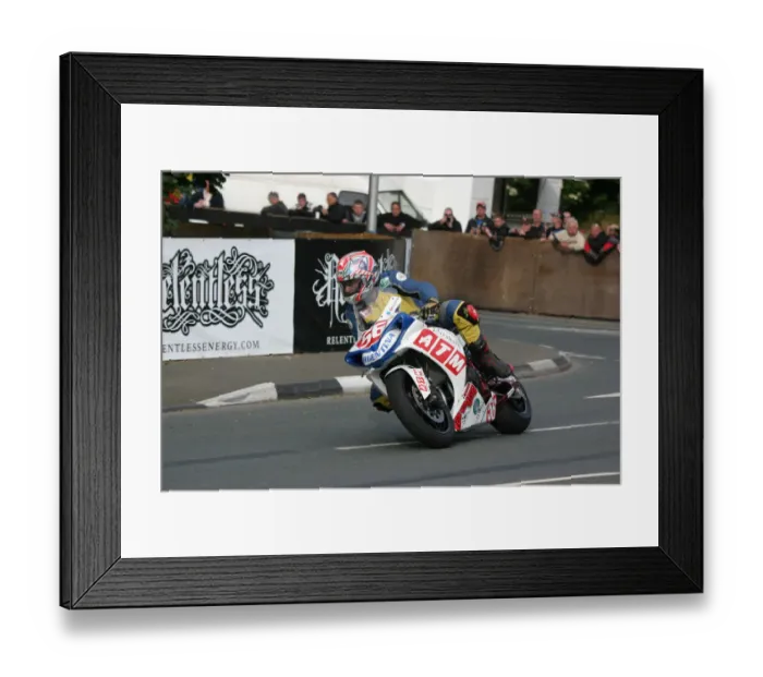 Framed Print : David Parades (Yamaha) 2009 Superstock TT Framed Print : David Parades (Yamaha) 2009 Superstock TT