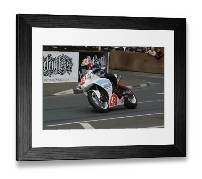 Framed Print : Russ Mountford (Yamaha) 2009 Superstock TT