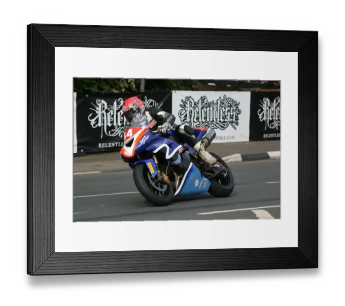 Framed Print : Craig Atkinson (Kawasaki) 2009 Superstock TT Framed Print : Craig Atkinson (Kawasaki) 2009 Superstock TT