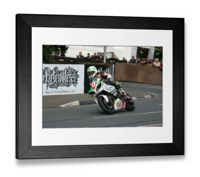 Framed Print : Paul Owen (Yamaha) 2009 Superstock TT Framed Print : Paul Owen (Yamaha) 2009 Superstock TT
