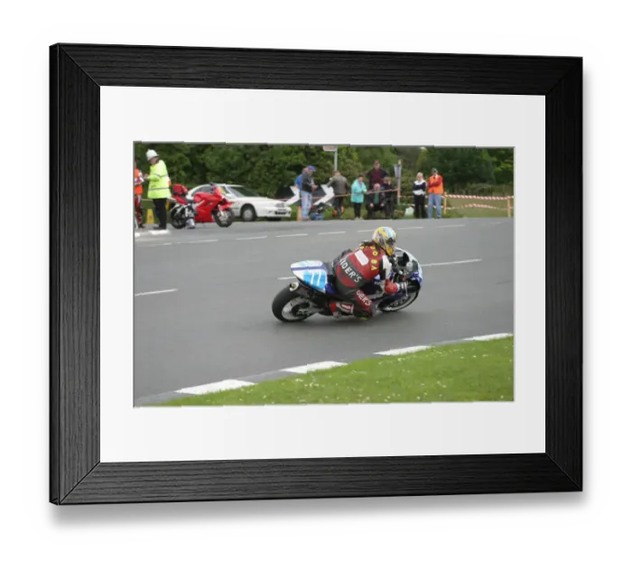 Framed Print : Walter Cordoba (Yamaha) 2003 Junior 600 TT Framed Print : Walter Cordoba (Yamaha) 2003 Junior 600 TT