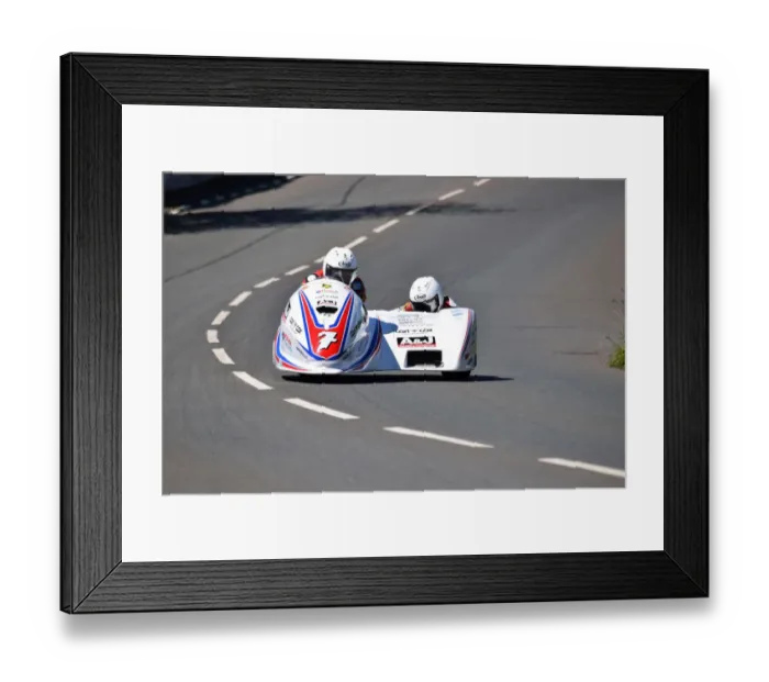 Framed Print : Dave Molyneux & Harry Payne (Yamaha) 2019 Sidecar TT Framed Print : Dave Molyneux & Harry Payne (Yamaha) 2019 Sidecar TT