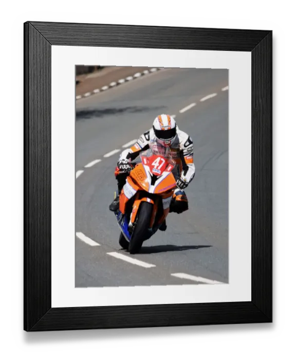 Framed Print : Dave Hewson (BMW) 2019 Superstock TT Framed Print : Dave Hewson (BMW) 2019 Superstock TT