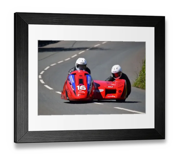 Framed Print : Darren Hope & Lenny Bumfrey (Suzuki) 2019 Sidecar TT Framed Print : Darren Hope & Lenny Bumfrey (Suzuki) 2019 Sidecar TT