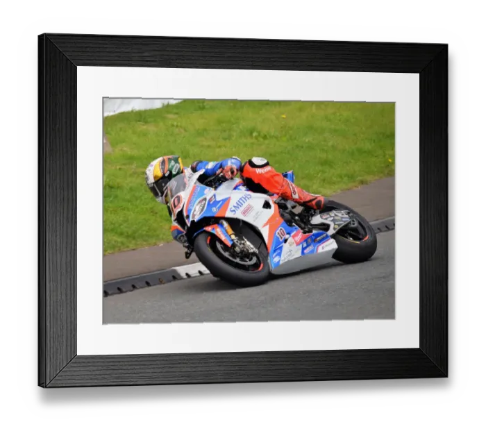 Framed Print : Peter Hickman (BMW) 2019 Senior TT Framed Print : Peter Hickman (BMW) 2019 Senior TT