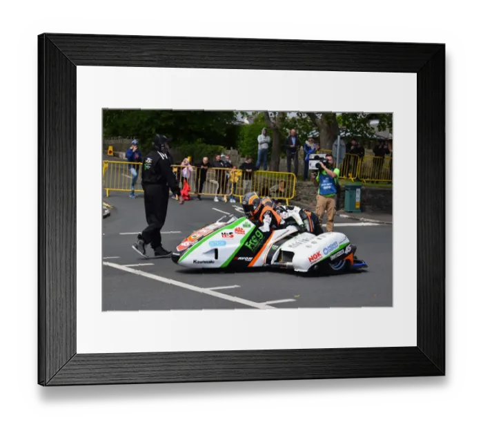 Framed Print : Maria Costello & Julie Canipa (LCR) 2019 Sidecar TT Framed Print : Maria Costello & Julie Canipa (LCR) 2019 Sidecar TT