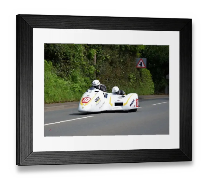Framed Print : Gary Bryan & Philip Hyde (Baker) 2019 Sidecar TT Framed Print : Gary Bryan & Philip Hyde (Baker) 2019 Sidecar TT