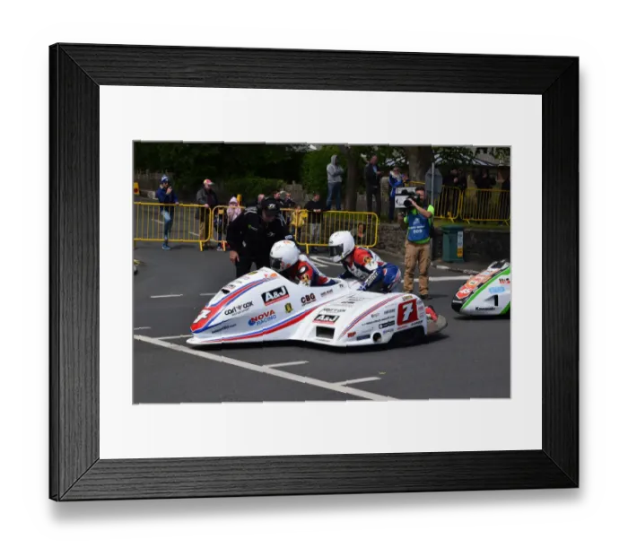 Framed Print : Dave Molyneux & Harry Payne (Yamaha) 2019 Sidecar TT Framed Print : Dave Molyneux & Harry Payne (Yamaha) 2019 Sidecar TT