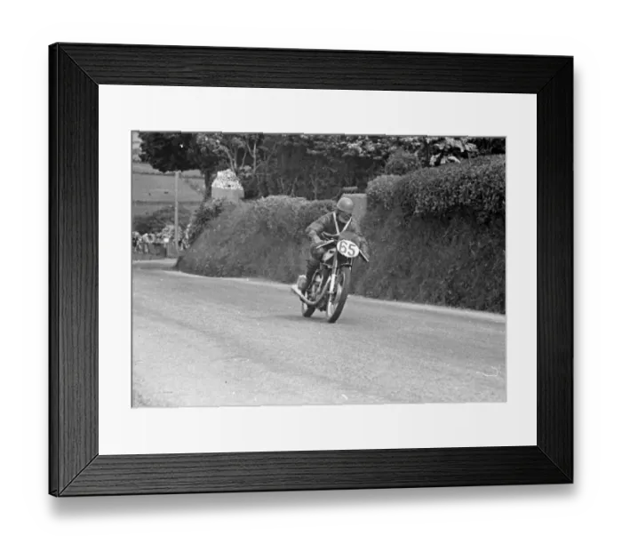 Framed Print : Bert Myers (Norton) 1950 Senior TT Framed Print : Bert Myers (Norton) 1950 Senior TT