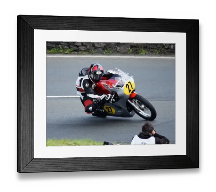 Framed Print : Steve Ferguson (Honda) 2018 Senior Classic TT Framed Print : Steve Ferguson (Honda) 2018 Senior Classic TT