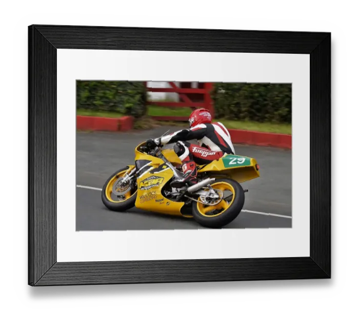 Framed Print : Dan Stewart (Yamaha) 2017 Lightweight Classic TT Framed Print : Dan Stewart (Yamaha) 2017 Lightweight Classic TT