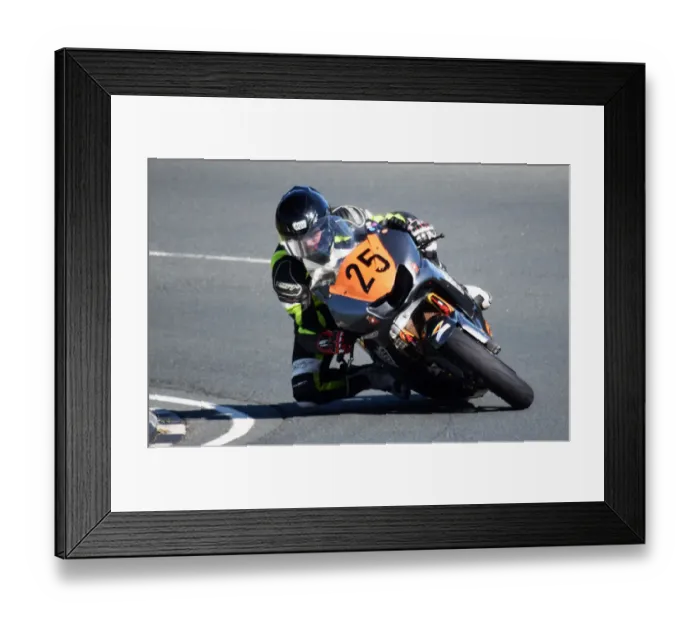 Framed Print : Jamie Edwards (Suzuki) 2018 Lightweight Manx Grand Prix Framed Print : Jamie Edwards (Suzuki) 2018 Lightweight Manx Grand Prix