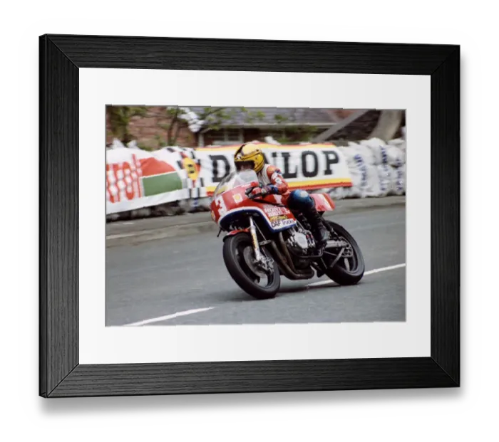 Framed Print : Joey Dunlop (Honda) 1981 Formula One TT