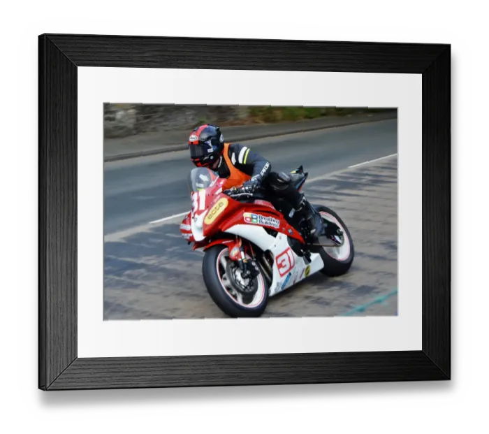Framed Print : Mike Norbury (Yamaha) 2017 Newcomers Manx Grand Prix Framed Print : Mike Norbury (Yamaha) 2017 Newcomers Manx Grand Prix