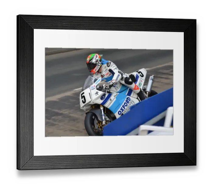 Framed Print : James Hillier (Oxford Ducati) 2017 Superbike Classic TT Framed Print : James Hillier (Oxford Ducati) 2017 Superbike Classic TT