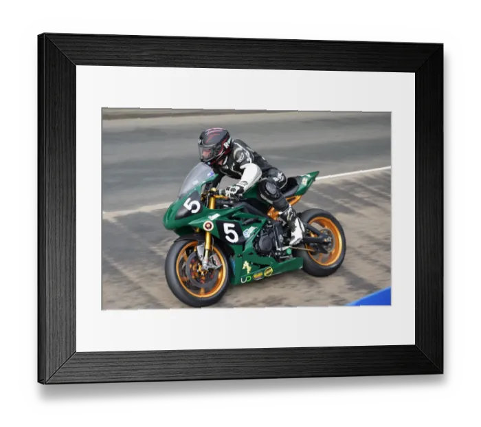 Framed Print : Royce Rowe (Triumph) 2017 Junior Manx Grand Prix