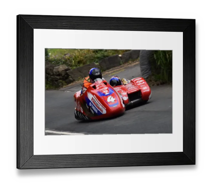 Framed Print : Alan Founds & Jake Lowther (LCR Yamaha) 2018 Southern 100 Framed Print : Alan Founds & Jake Lowther (LCR Yamaha) 2018 Southern 100
