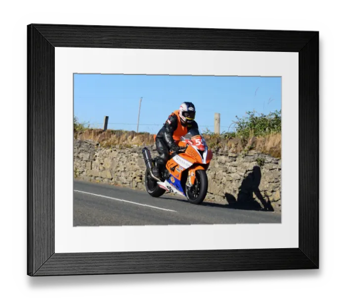 Framed Print : Eric Wilson (BMW) 2018 Southern 100 Framed Print : Eric Wilson (BMW) 2018 Southern 100