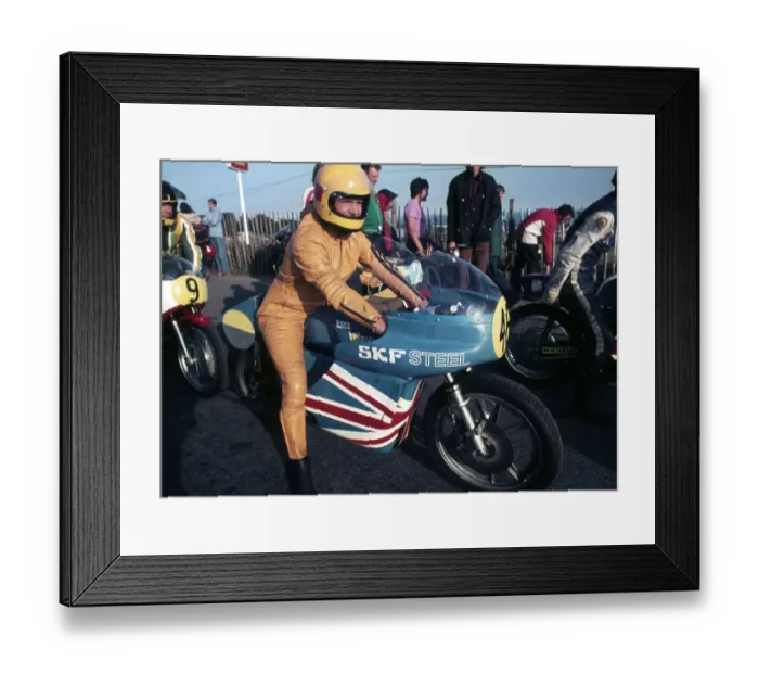 Framed Print : Neil Kelly (Racewaye) 1976 Senior Manx Grand Prix Framed Print : Neil Kelly (Racewaye) 1976 Senior Manx Grand Prix