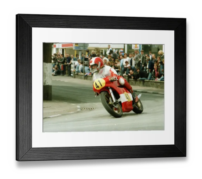 Framed Print : Kevin Wilson (Maxton Yamaha) 1984 Senior TT Framed Print : Kevin Wilson (Maxton Yamaha) 1984 Senior TT