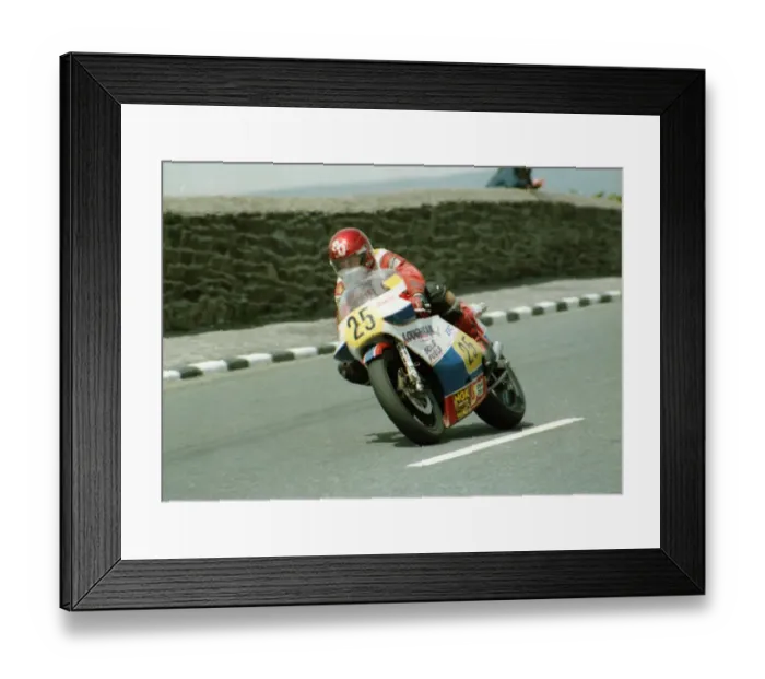 Framed Print : Steve Cull (Suzuki) 1984 Senior TT Framed Print : Steve Cull (Suzuki) 1984 Senior TT