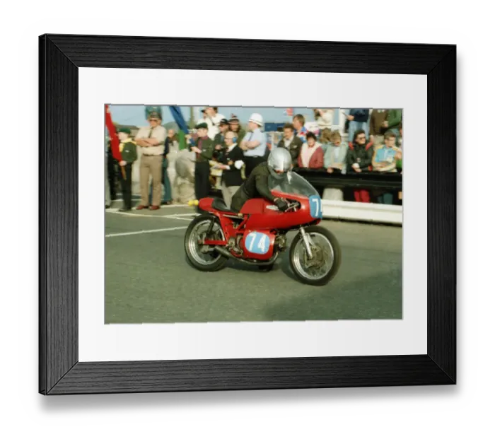 Framed Print : Vin Duckett (Aermacchi) 1984 Historic TT Framed Print : Vin Duckett (Aermacchi) 1984 Historic TT