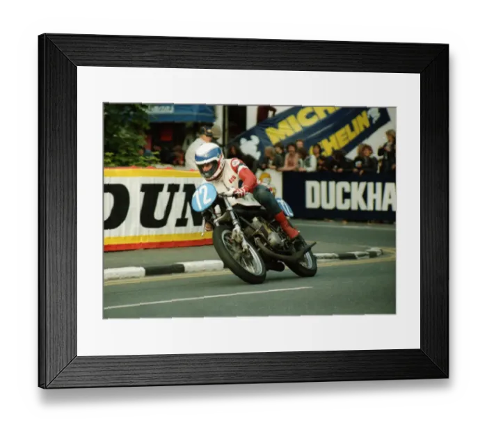 Framed Print : Bob Simmons (Suzuki) 1984 Historic TT Framed Print : Bob Simmons (Suzuki) 1984 Historic TT
