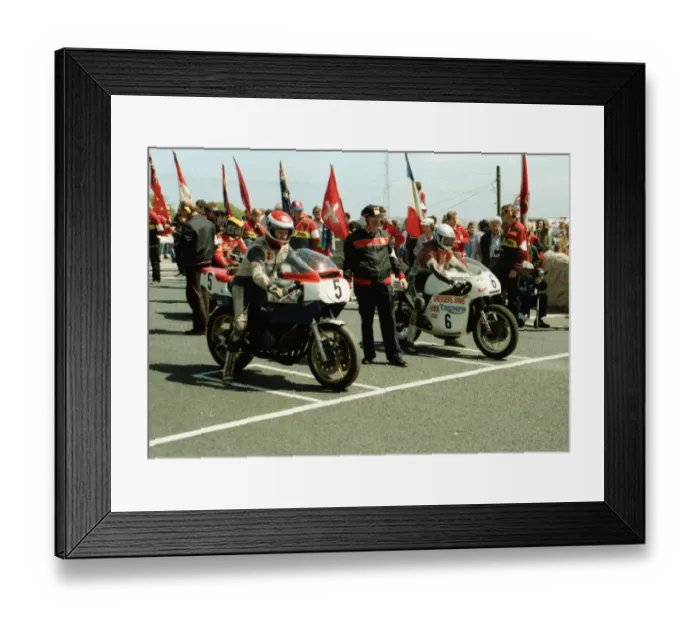 Framed Print : Mick Hunt (Darvill Honda) and Sam McClements (Triumph) 1984 Formula One TT Framed Print : Mick Hunt (Darvill Honda) and Sam McClements (Triumph) 1984 Formula One TT
