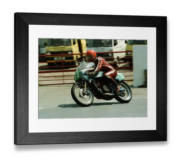 Framed Print : Gordon Morss (Yamaha) 1984 Junior TT Framed Print : Gordon Morss (Yamaha) 1984 Junior TT