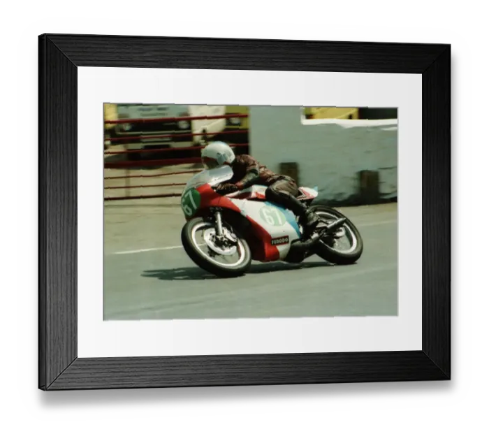 Framed Print : Dave Hughes (Yamaha) 1984 Junior TT Framed Print : Dave Hughes (Yamaha) 1984 Junior TT