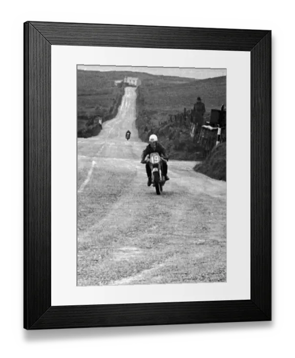 Framed Print : Gavin Dunlop (Norton) 1953 Junior Clubman TT