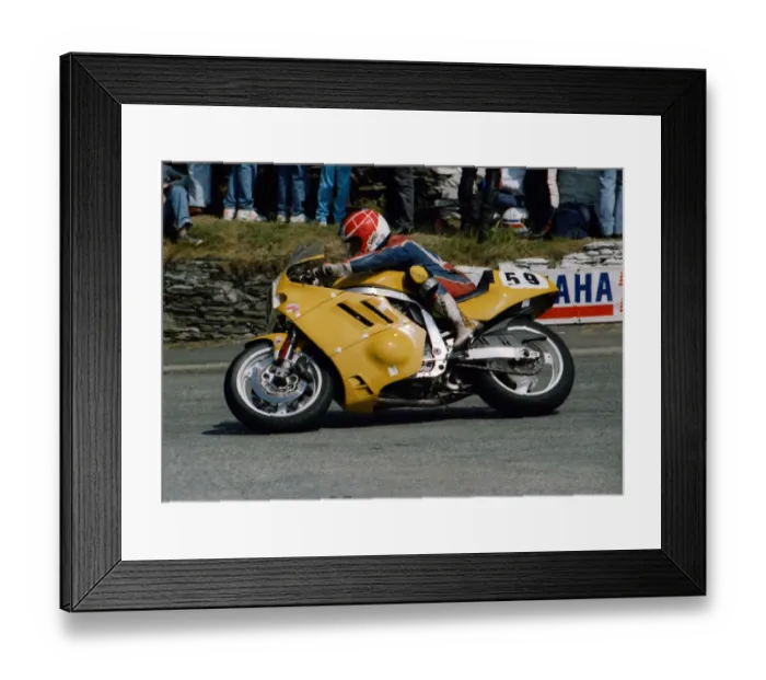 Framed Print : Sandy Berwick (Suzuki) 1991 Senior TT Framed Print : Sandy Berwick (Suzuki) 1991 Senior TT