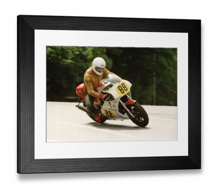 Framed Print : John Caffrey (Yamaha) 1989 Senior TT Framed Print : John Caffrey (Yamaha) 1989 Senior TT