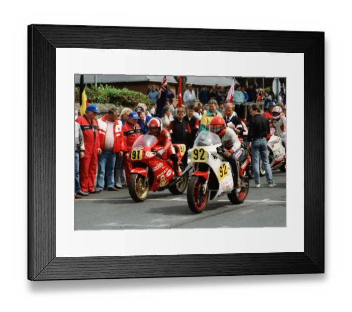 Framed Print : Ian Jones (Ducati) and Chris Petty (Suzuki) 1989 Senior TT Framed Print : Ian Jones (Ducati) and Chris Petty (Suzuki) 1989 Senior TT