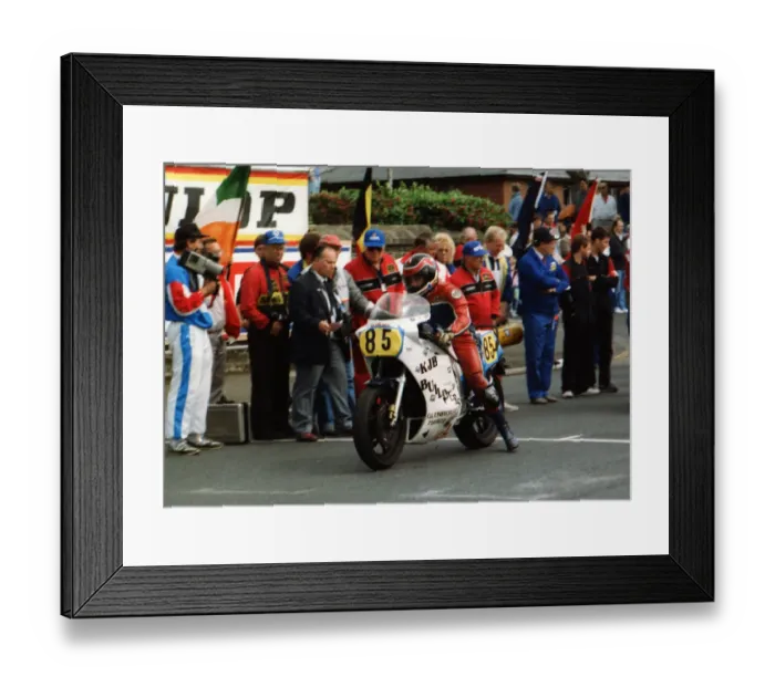 Framed Print : Sandy Berwick (Suzuki) 1989 Senior TT Framed Print : Sandy Berwick (Suzuki) 1989 Senior TT