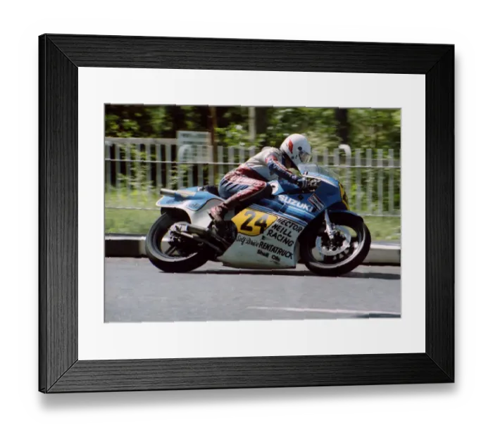 Framed Print : Norman Brown (Suzuki) 1982 Senior TT Framed Print : Norman Brown (Suzuki) 1982 Senior TT